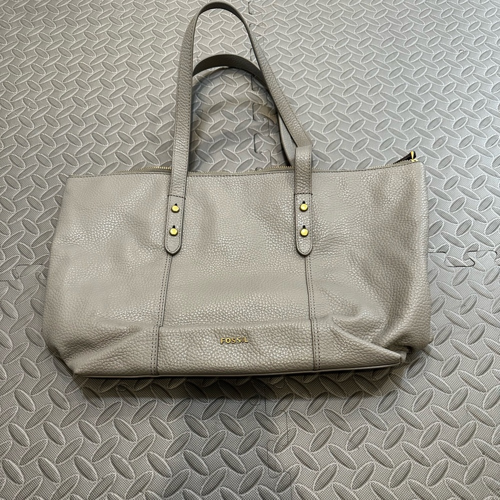 Fossil. Gray leather purse.  NWOT.